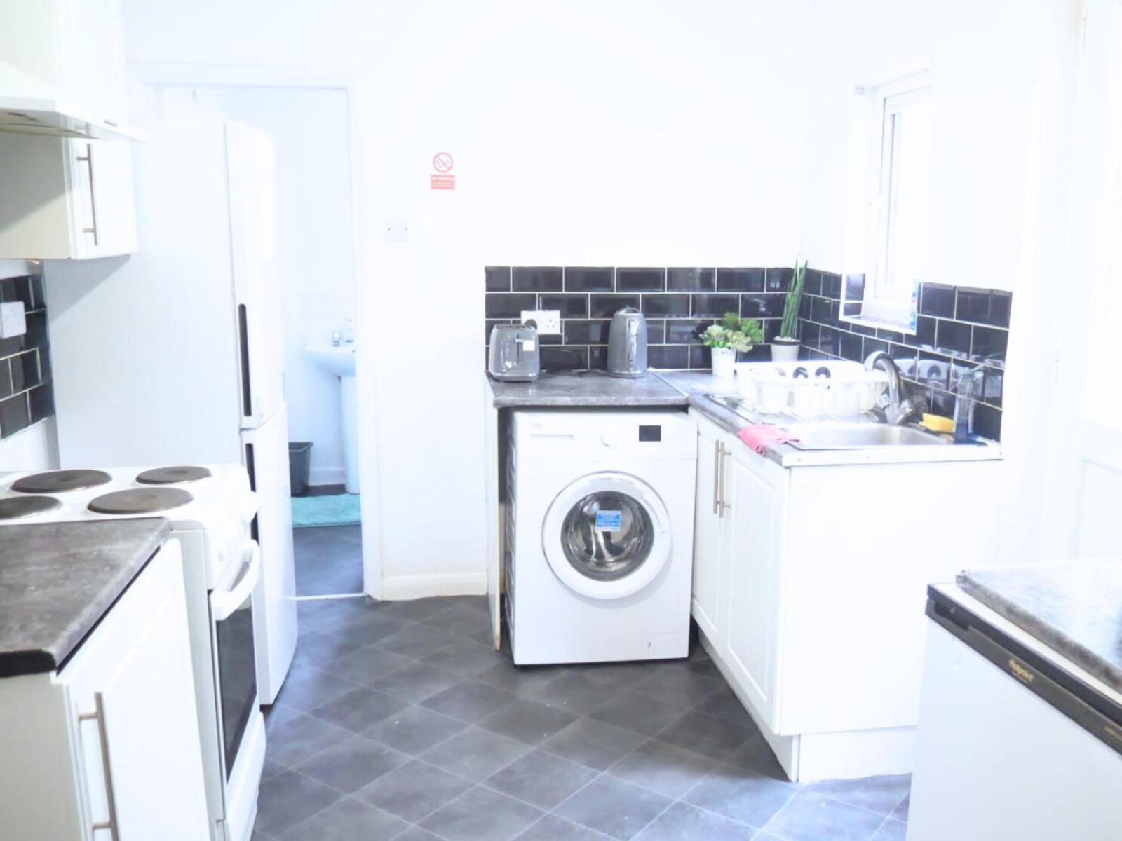 Homestay Contractors In Gillingham - Ideal For Long And Short *